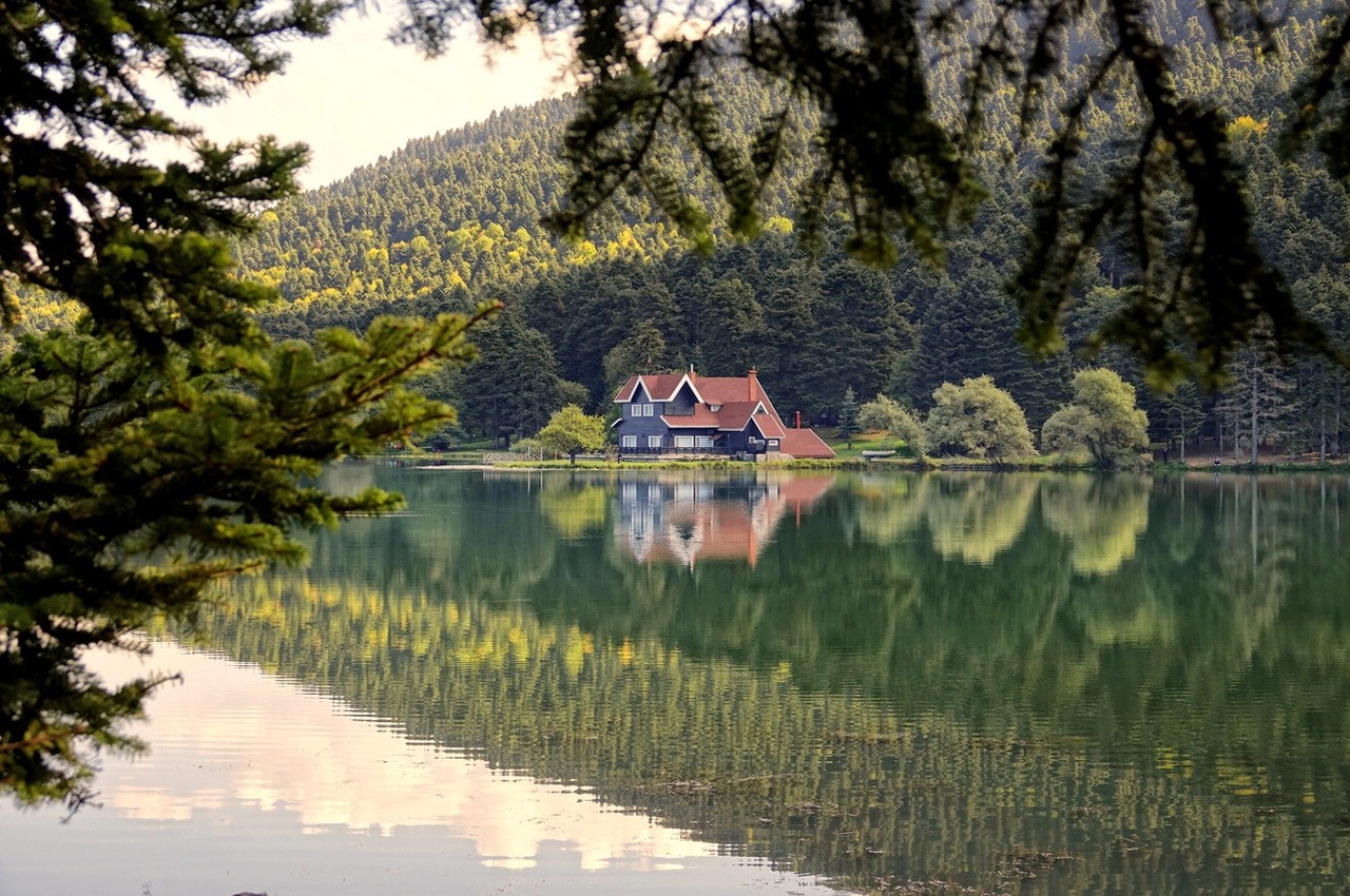 Abant Lake Travel Guide: Seasons, Walks & Relaxing Nature Stops