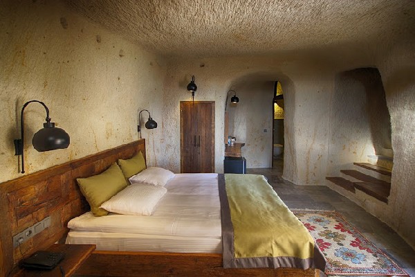 1811 Cave Hotel