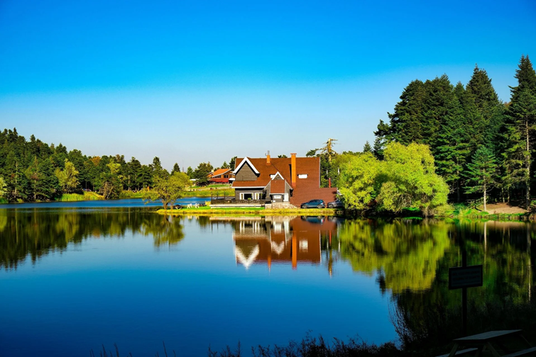 dış mekan, su, manzara, g&ouml;ky&uuml;z&uuml; i&ccedil;eren bir resim

Yapay zeka tarafından oluşturulmuş i&ccedil;erik yanlış olabilir.
